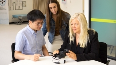 A brain game utilising an EEG headset retrains the brain to treat chronic pain A brain game utilising an EEG headset retrains the brain to treat chronic pain