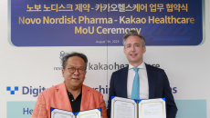 Kakao Healthcare CEO Hwang Hee and Novo Nordisk President Sacha Semienchuk during the MOU signing
