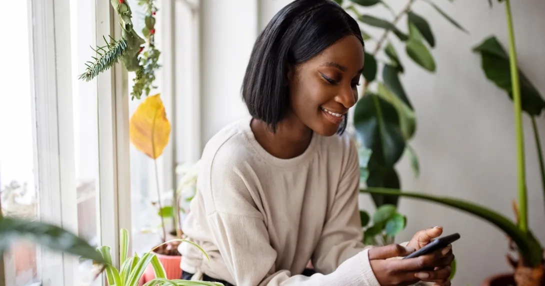 Person using an app on her smart phone