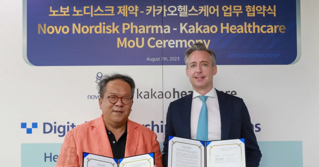 Kakao Healthcare CEO Hwang Hee and Novo Nordisk President Sacha Semienchuk during the MOU signing