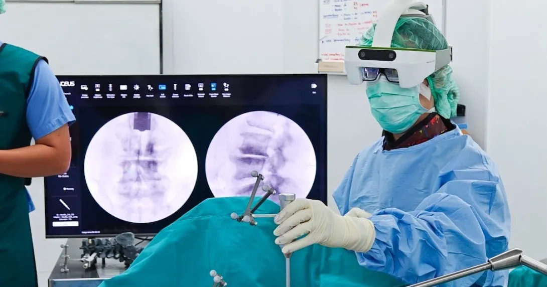 A surgeon performing a surgery using an augmented reality-based navigation system A surgeon performing a surgery using an augmented reality-based navigation system