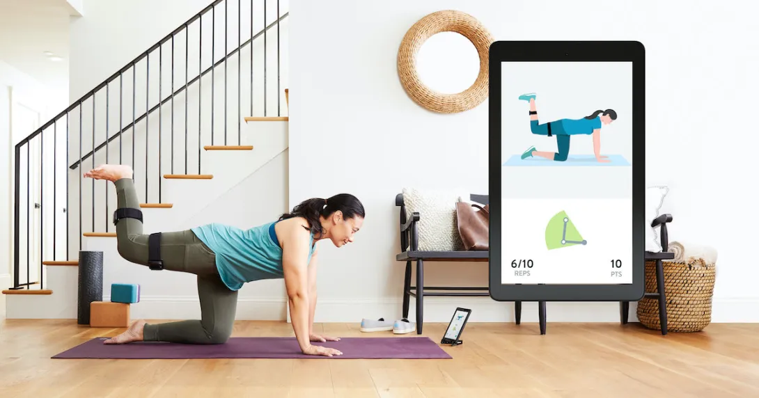 Hinge Health user completes MSK session in their home